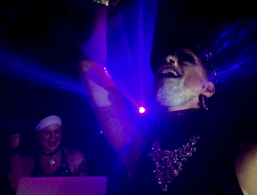 Performance de Lady Carbone à la soirée des Sœurs de la Perpétuelle Indulgence