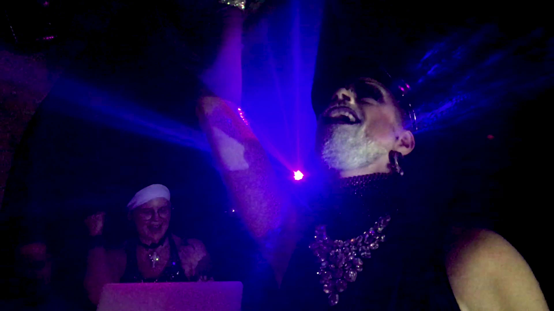 Performance de Lady Carbone à la soirée des Sœurs de la Perpétuelle Indulgence